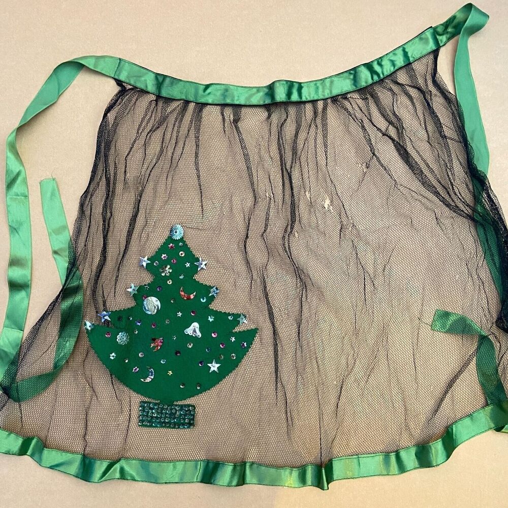 #5996 Christmas apron with Christmas tree on front